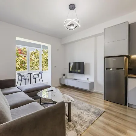 1br Near Main Square By Pikhost Apartment