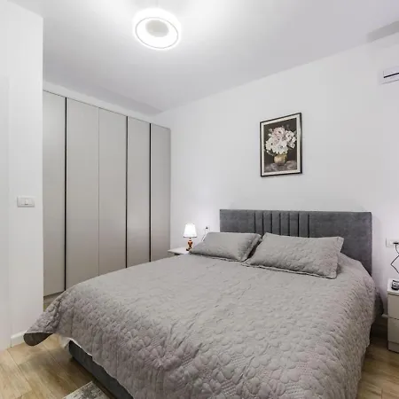 1br Near Main Square By Pikhost Apartment Tirana