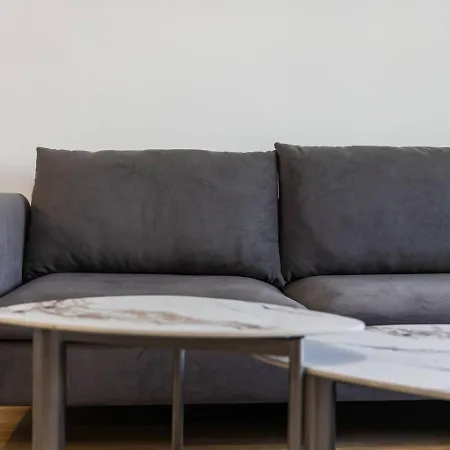 1br Near Main Square By Pikhost Apartment *