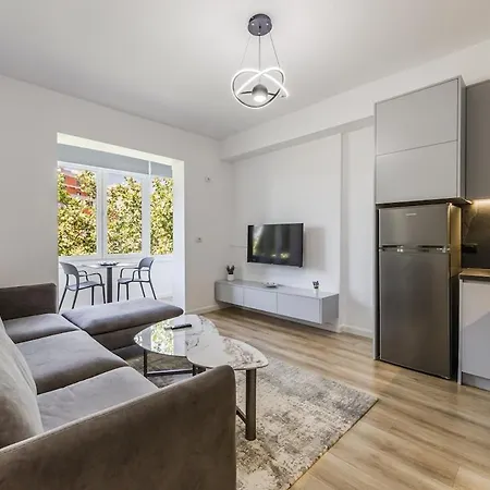 1br Near Main Square By Pikhost 아파트 티라나