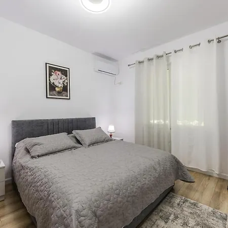 1br Near Main Square By Pikhost Apartment *