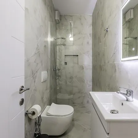 1br Near Main Square By Pikhost 아파트 티라나